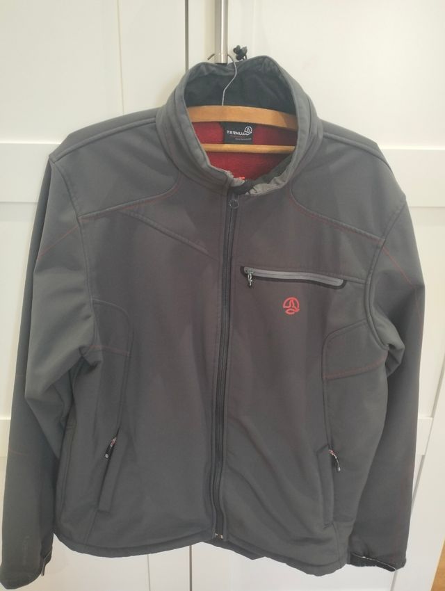 Cazadora Ternua XL chico. Muy bonita