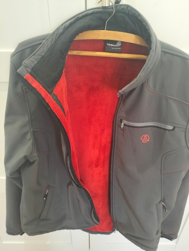 Cazadora Ternua XL chico. Muy bonita