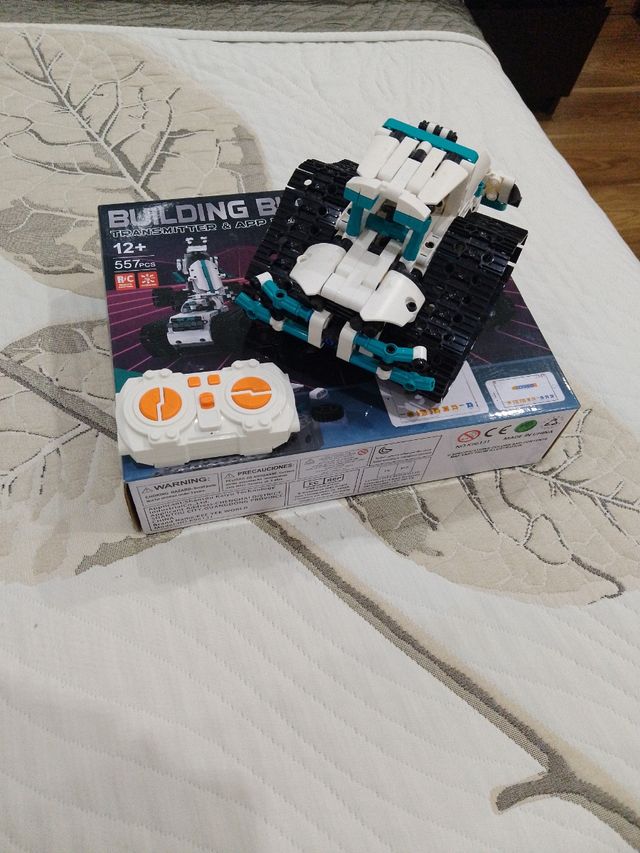 Robot teledirigido con piezas lego