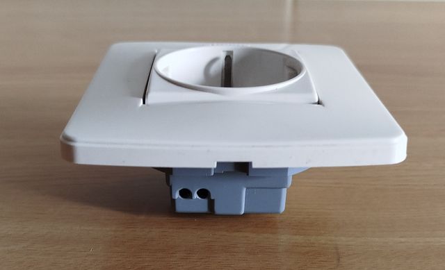 Base y enchufe schuko Bticino Luna