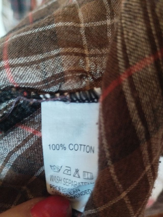 Cazadora y camisa de Excellium