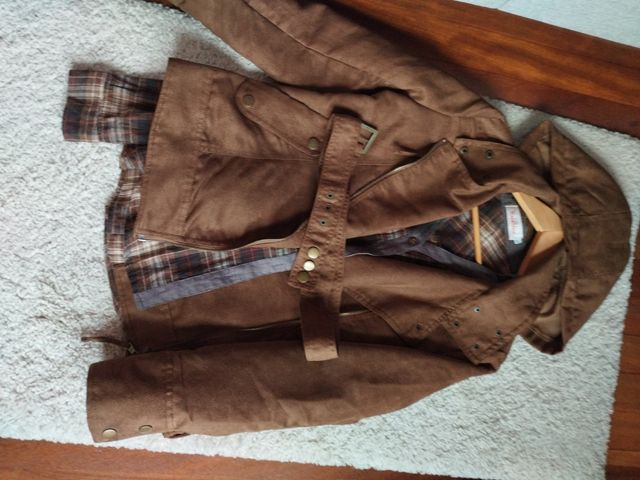 Cazadora y camisa de Excellium