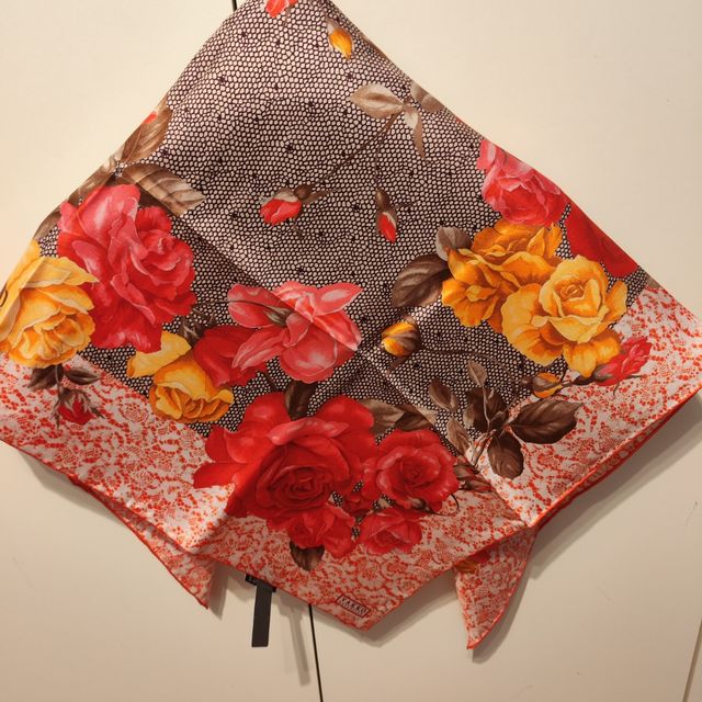 Scialle Vakko 90x90. Nuovissimo