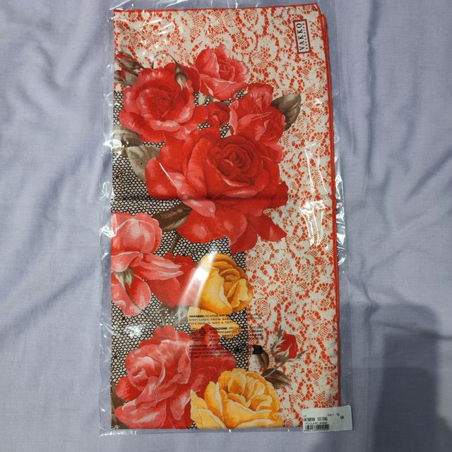 Scialle Vakko 90x90. Nuovissimo