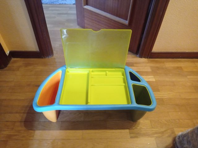 Pupitre infantil de juguete 