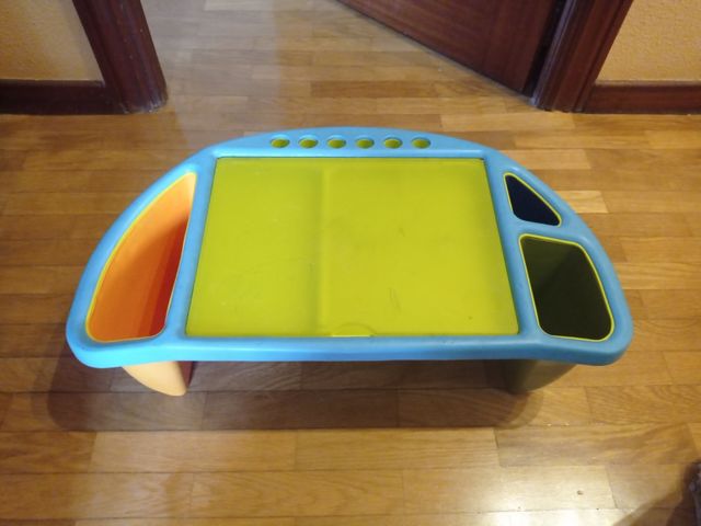 Pupitre infantil de juguete 