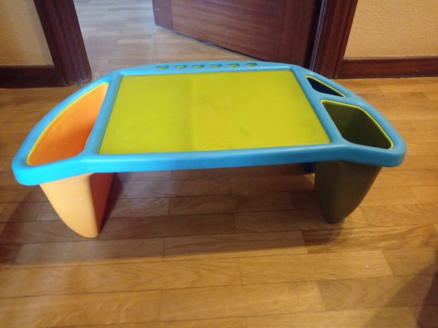 Pupitre infantil de juguete 
