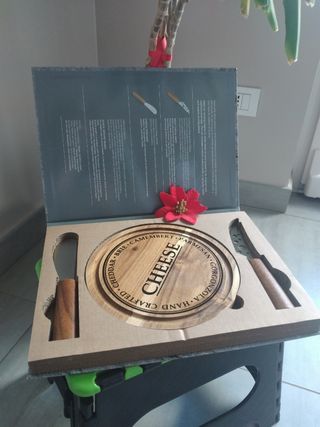 Tagliere + coltelli per formaggi