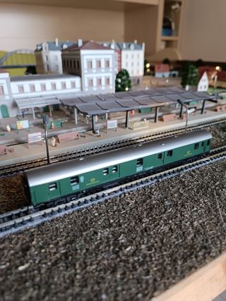 Lotto 4 carrozze MINITRIX-LIMA scala N