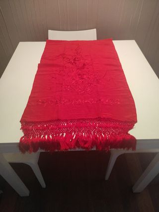 Manton bordado