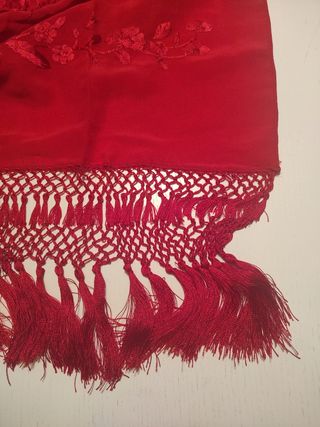 Manton bordado