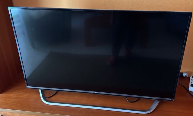 Televisor LG 49” UHD