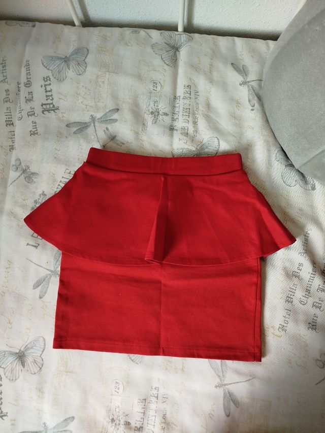 Minifalda roja elástica
