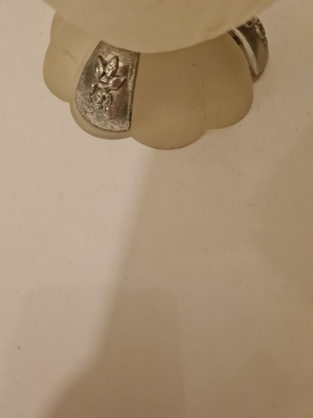 Soprammobile con decori argento 