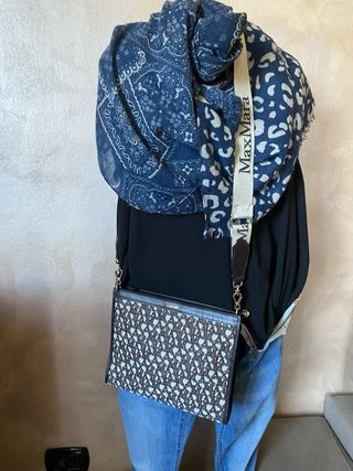 Borsa rafia  con rifiniture in pelle con tracolla 