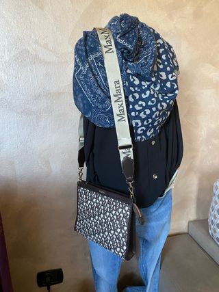 Borsa rafia  con rifiniture in pelle con tracolla 