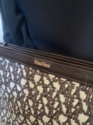 Borsa rafia  con rifiniture in pelle con tracolla 