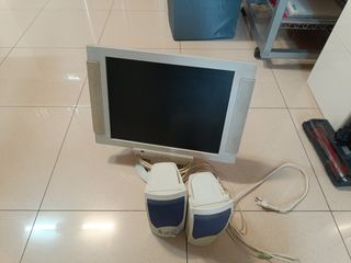 Pantalla y altavoces ordenador 