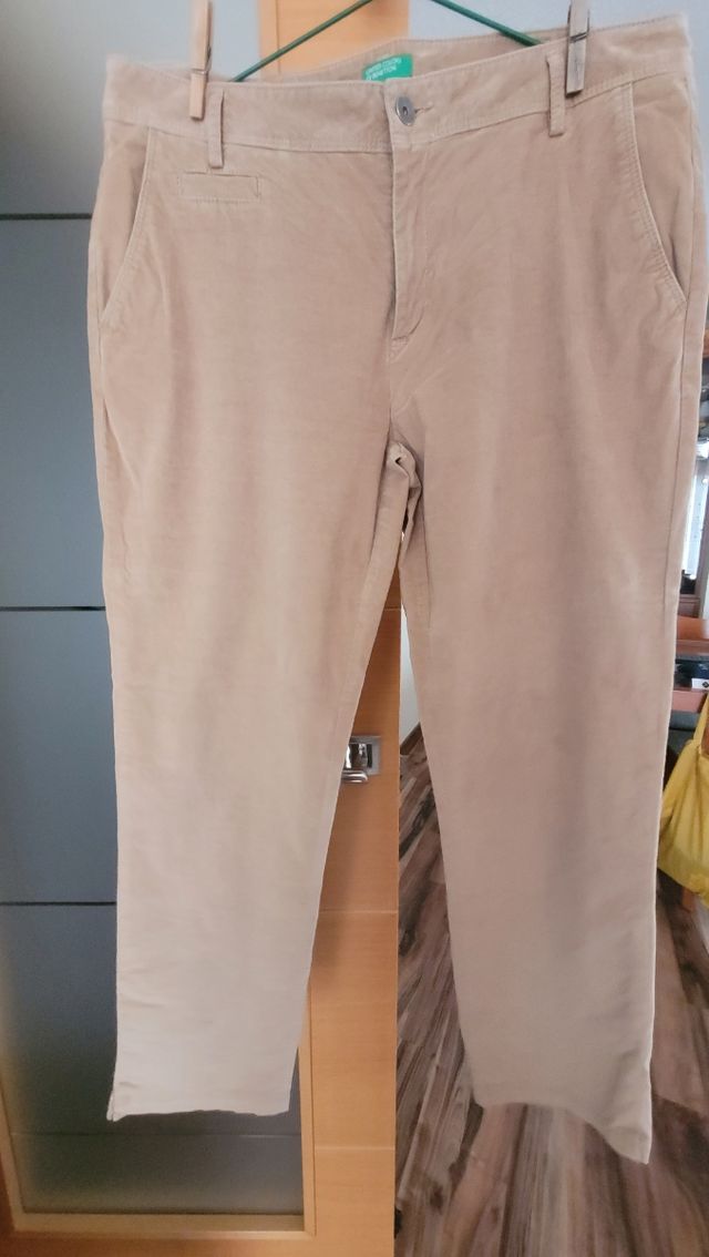 Pantalo pana fina de color beis