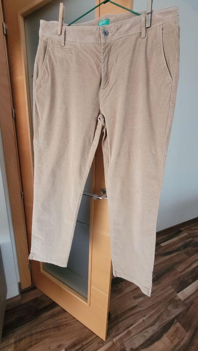 Pantalo pana fina de color beis