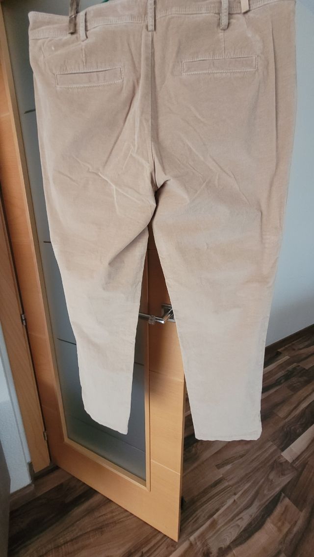 Pantalo pana fina de color beis