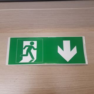 Etichetta Segnaletica Adesiva emergenza freccia in