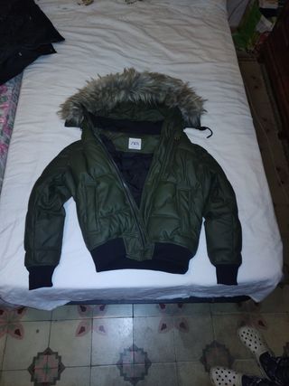 Chaquetón de Zara sin estrenar de pluma