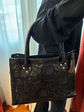 Bolso nuevo de piel auténtica repujada nuevo 