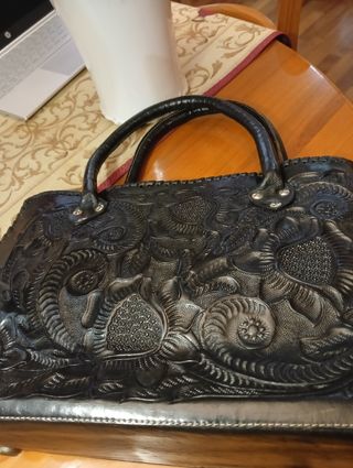 Bolso nuevo de piel auténtica repujada nuevo 
