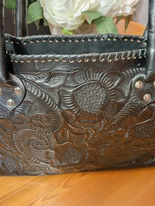 Bolso nuevo de piel auténtica repujada nuevo 