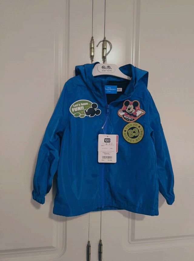 Chaqueta cortaviento Disney exclusiva