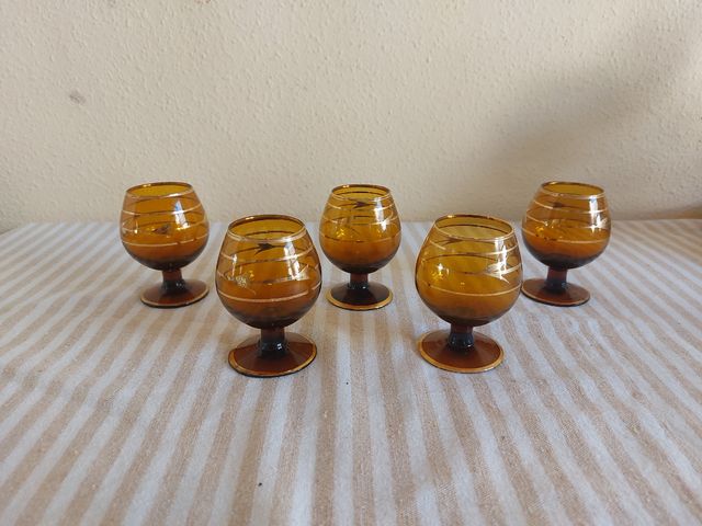 Vasos, Copas / licor ámbar.