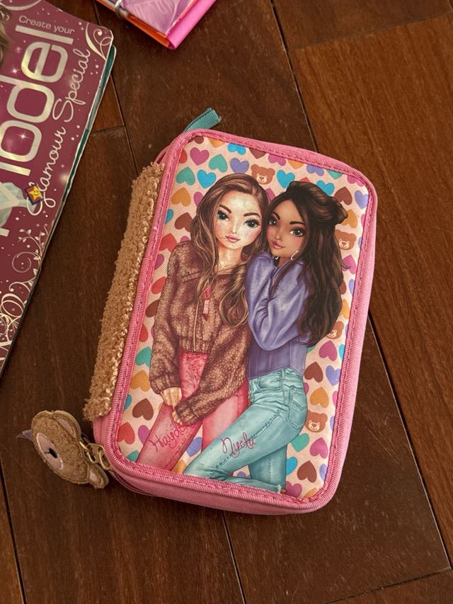 Estuche  y libretas de TOP MODEL