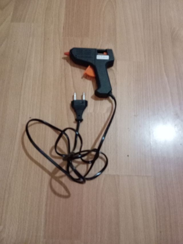 Pistola pequeña de silicona