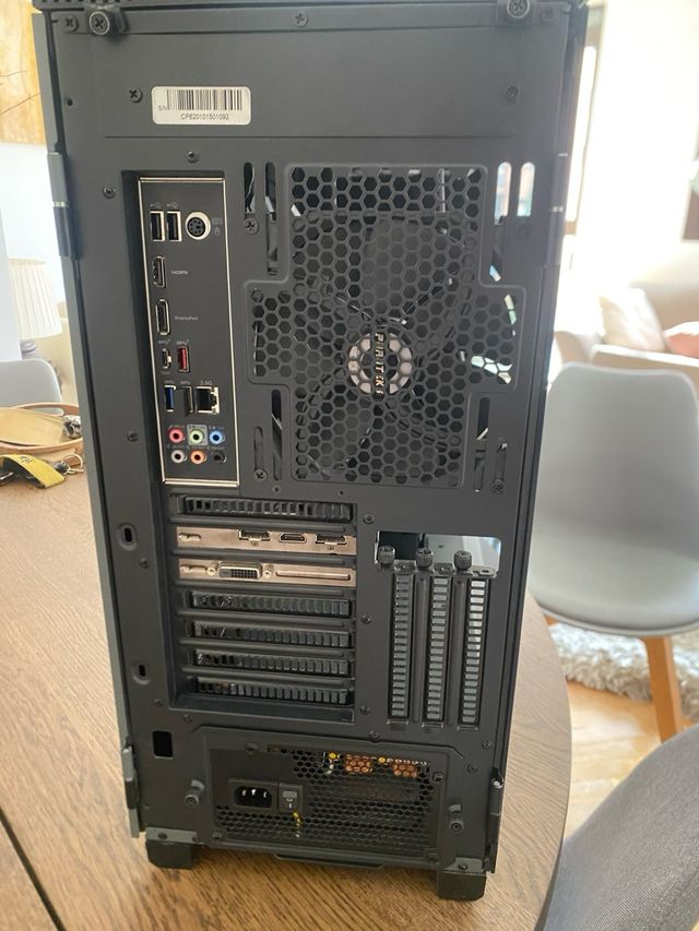 PC Gaming / casi nuevo  caja original .