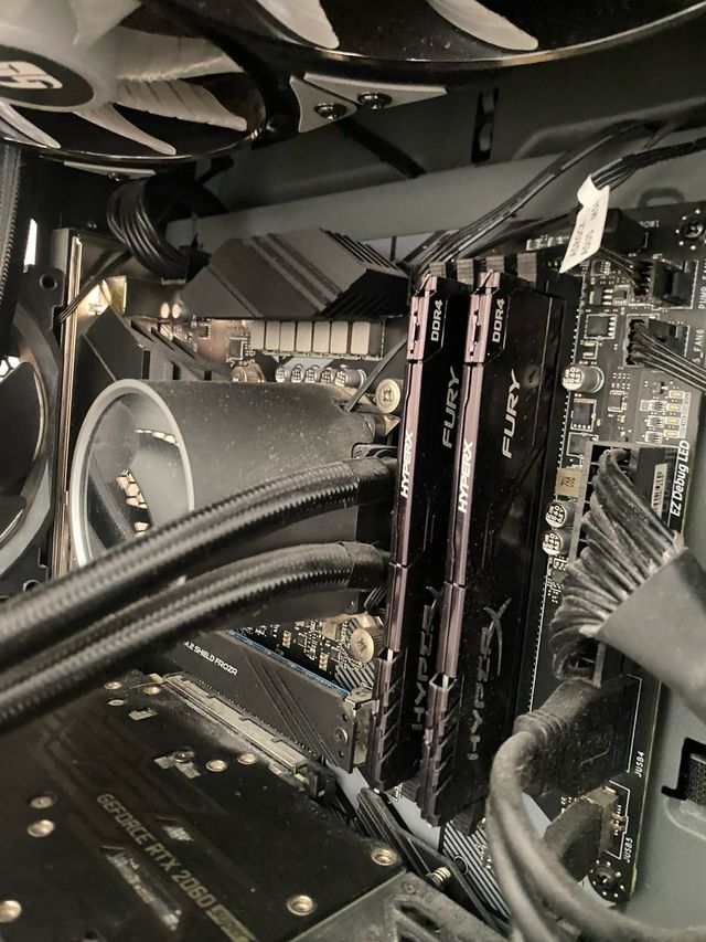 PC Gaming / casi nuevo  caja original .