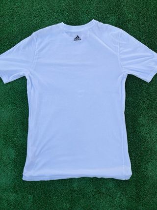 Camiseta Adidas blanca minimalista