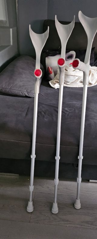 3 muletas en perfecto estado 