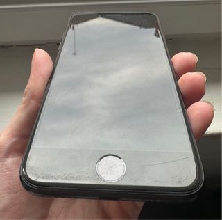 Iphone SE 2020 + 3 carcasas