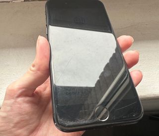 Iphone SE 2020 + 3 carcasas