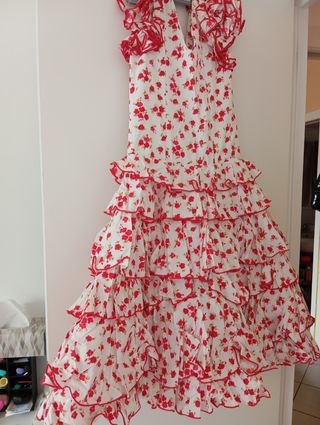 Traje de Gitana. RONEY. Un regalo.Su precio 250€