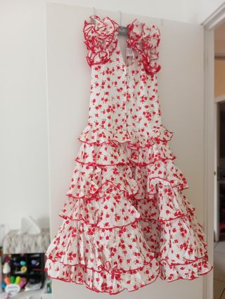Traje de Gitana. RONEY. Un regalo.Su precio 250€