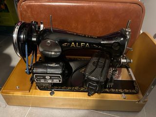 Maquina de coser antigua Alfa