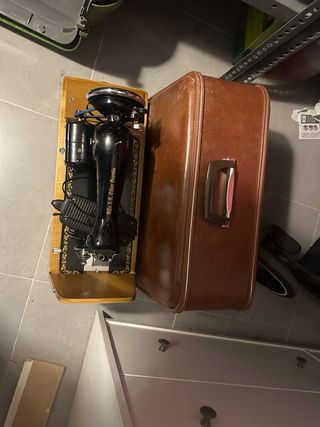 Maquina de coser antigua Alfa