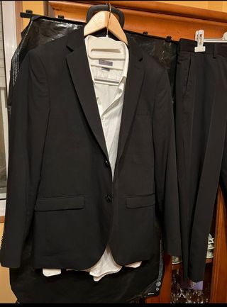 Traje negro chico y camisa blanca ( 1 solo uso)