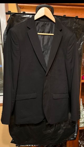 Traje negro chico y camisa blanca ( 1 solo uso)