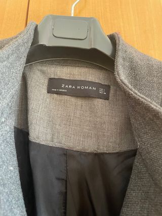 Abrigo gris zara talla L