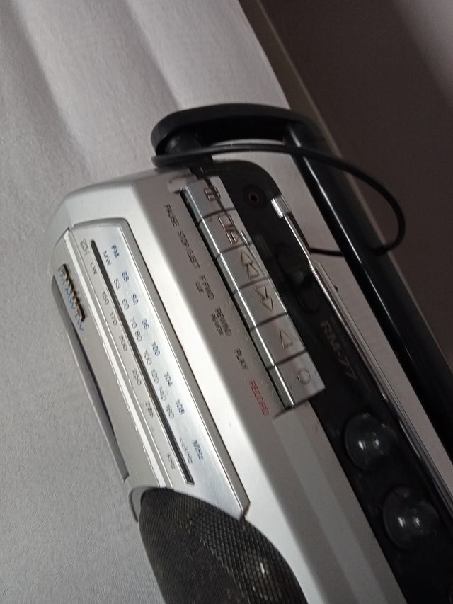 Radio cassette funcionando antiguo