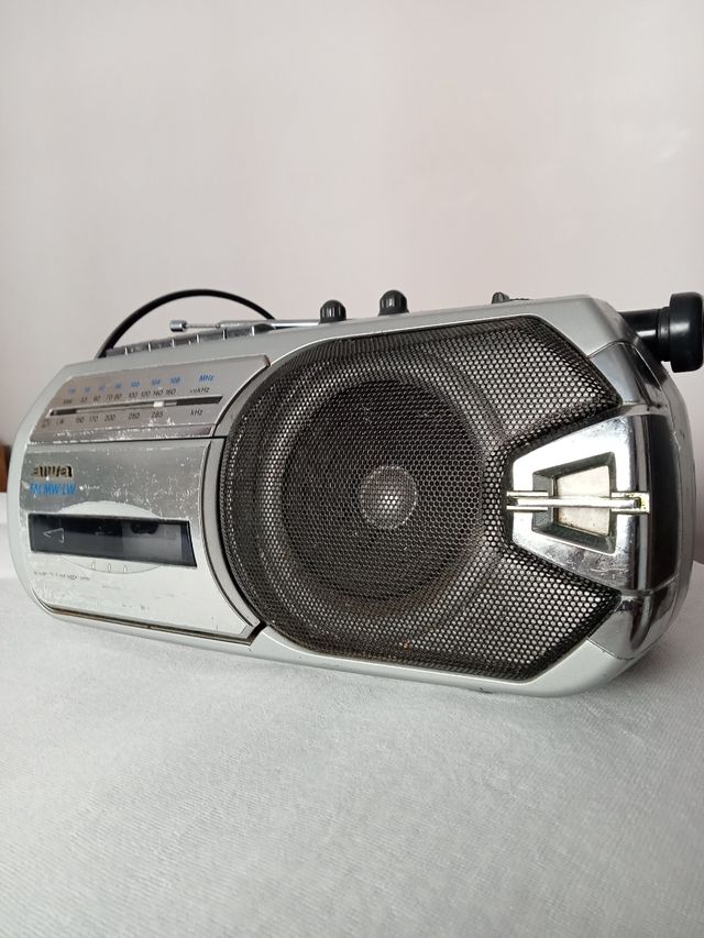 Radio cassette funcionando antiguo