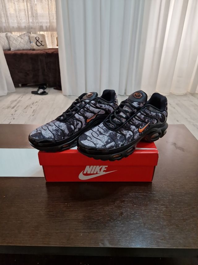 Nike AirMax Plus Blanco y Negro talla 43